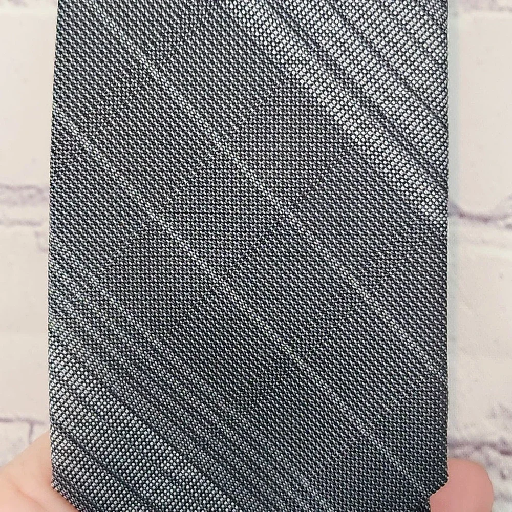 NWT Van Heusen Gray on Gray Striped Men's Tie‎ One Size